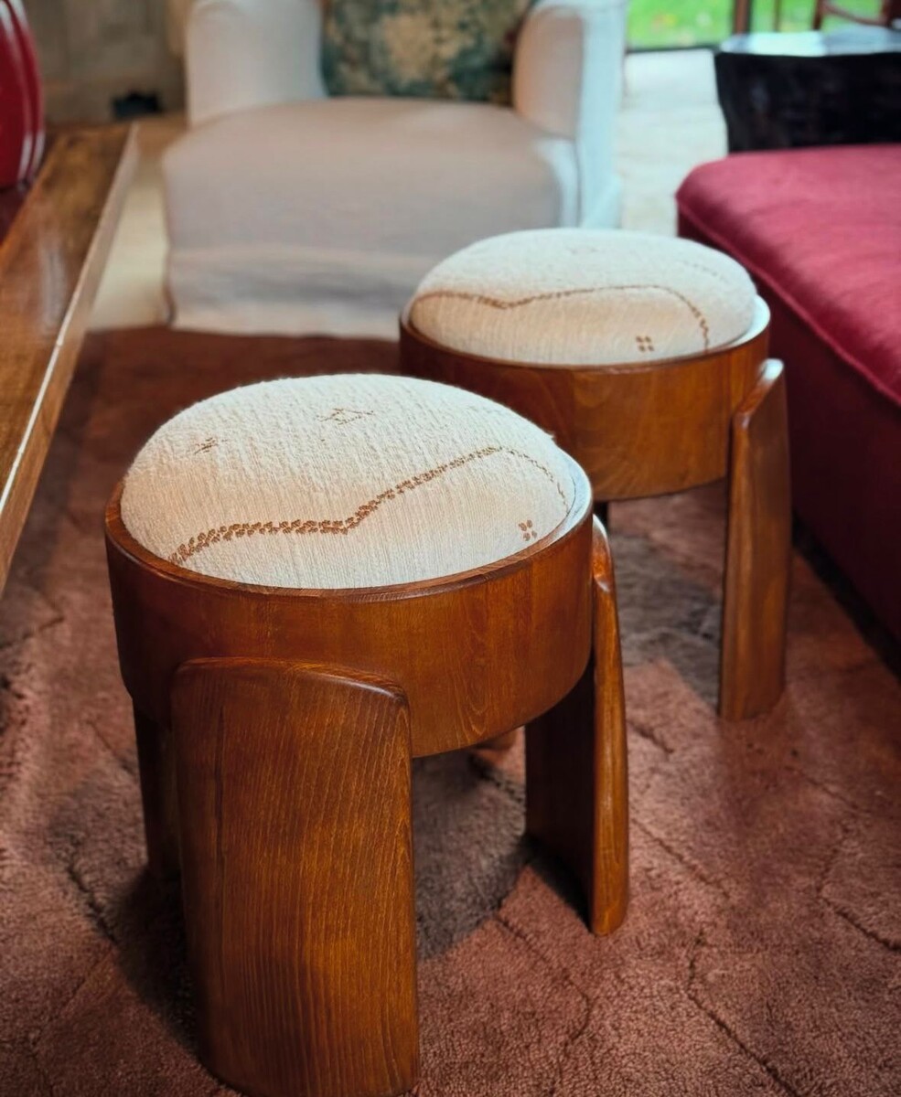 Pair stools